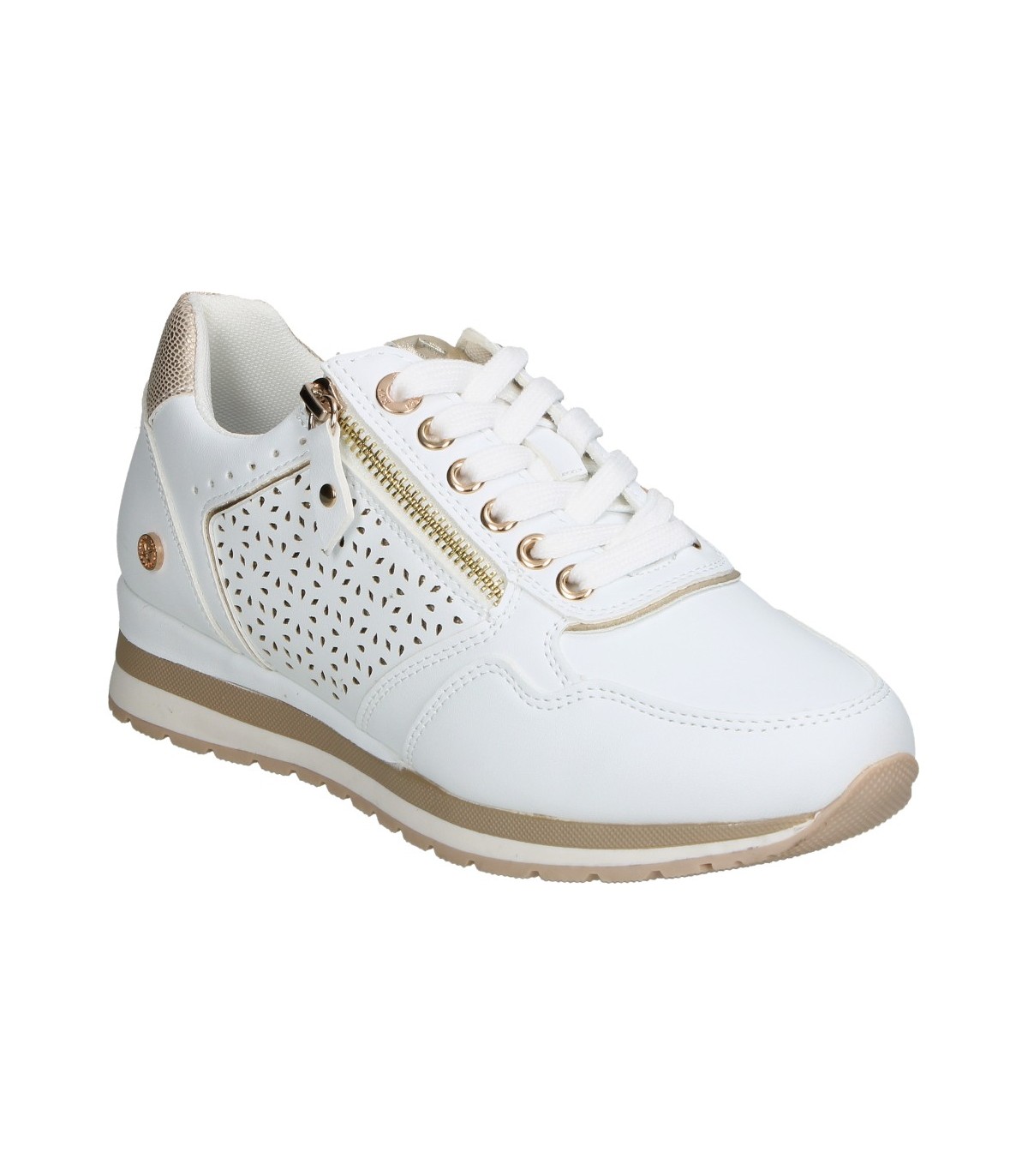 Xti Zapatillas deportivas de mujer color blanco con cuña por 21,95€.