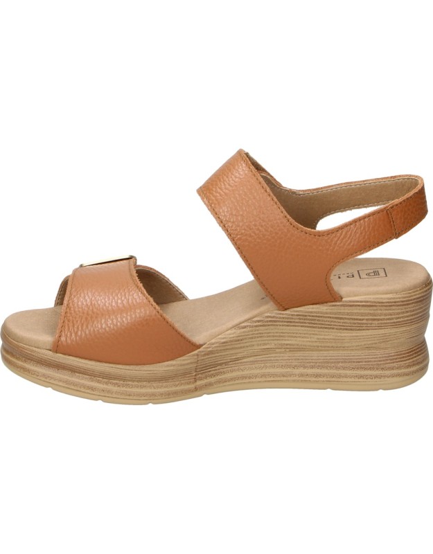 Sandalias de piel con cuña PITILLOS 11054 en color cuero