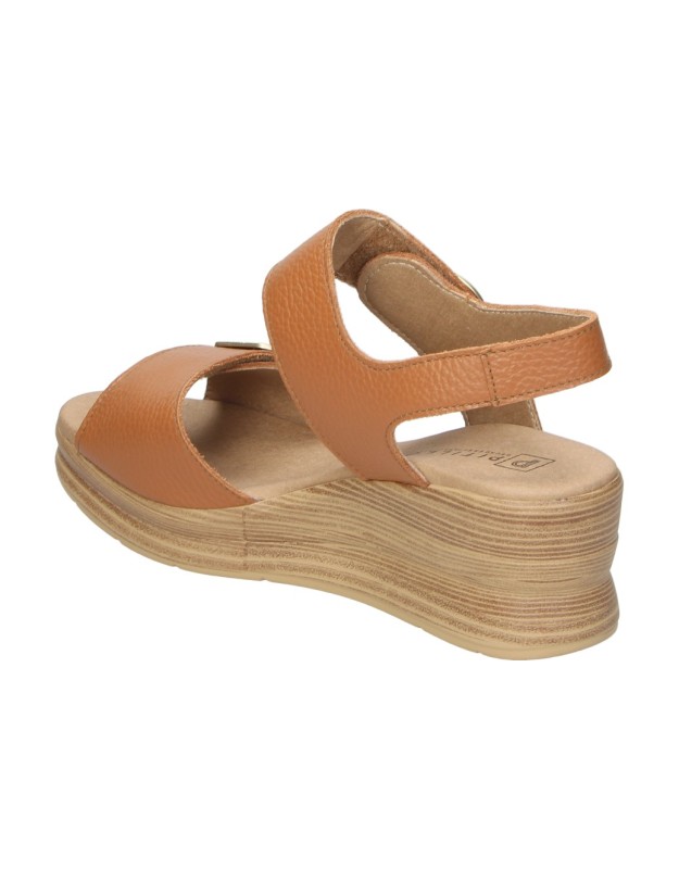 Sandalias de piel con cuña PITILLOS 11054 en color cuero