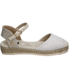Alpargata con Hebilla XTI KIDS 151192 en Color Beige para Niña